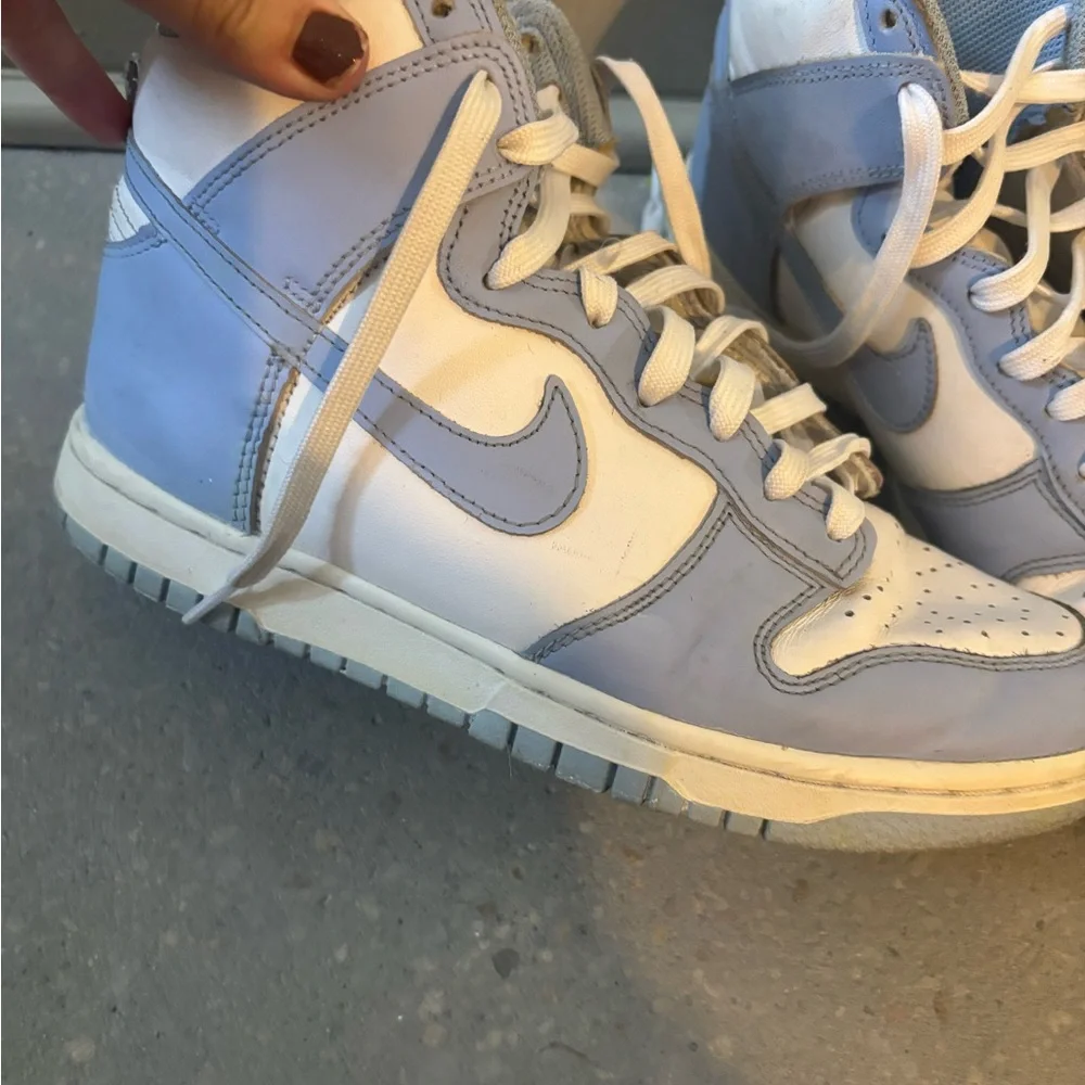 Nike Sky Blue and White High-Tops‎